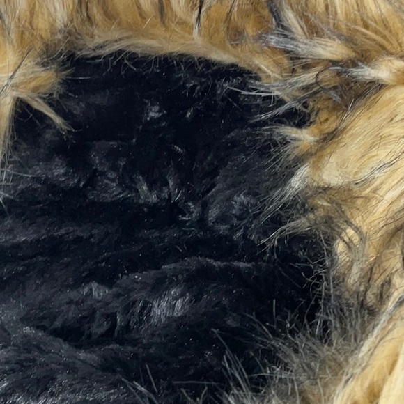 NWT women’s Bebe removable hood puffer jacket, size M - Picture 3 of 9